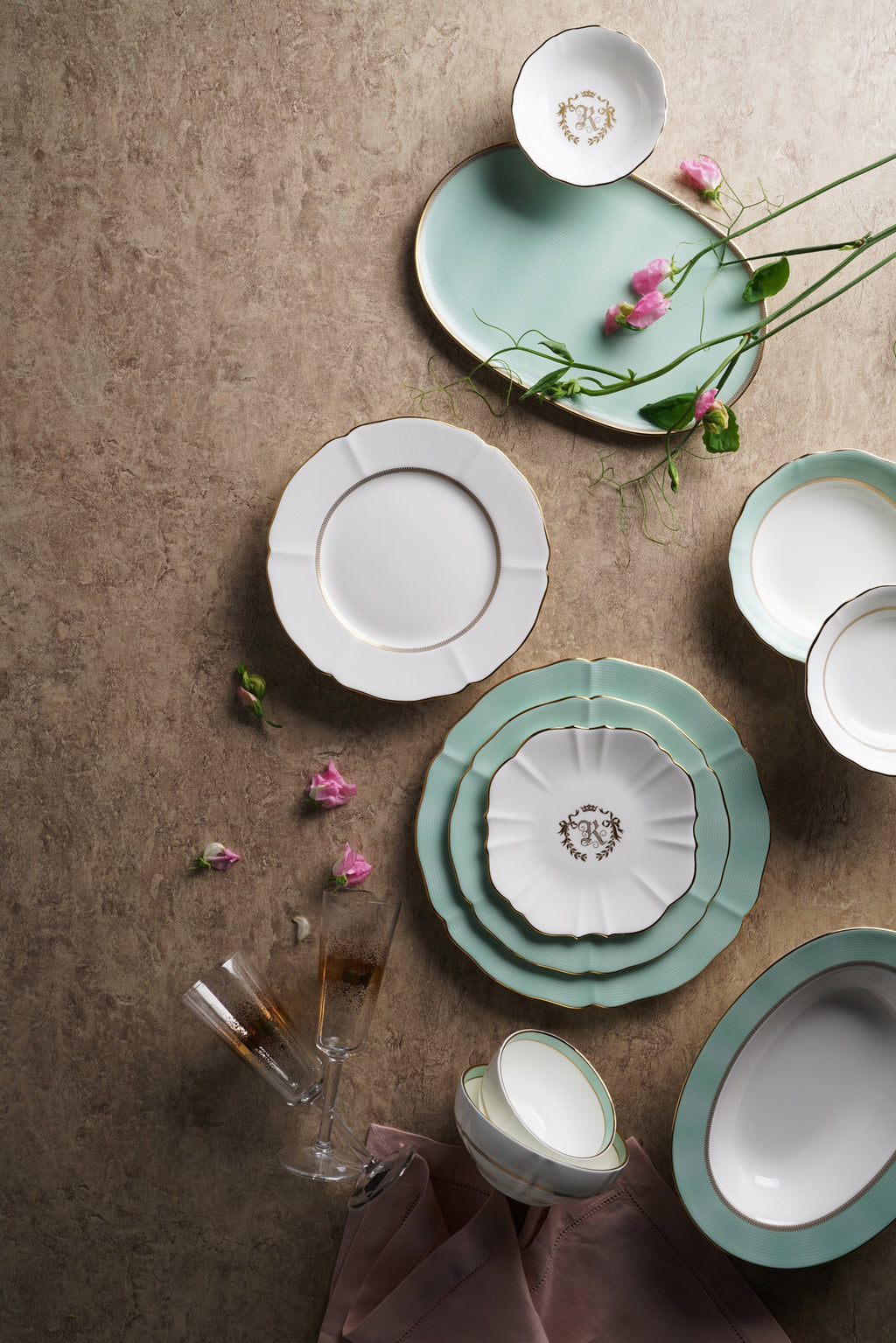 [The Royal] 25-Piece Dinner set, Serving for 4