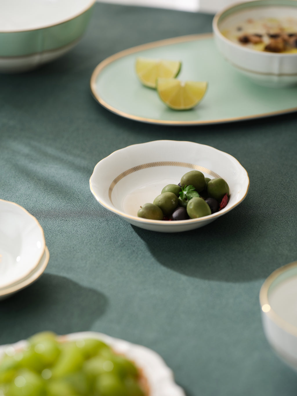 [The Royal] 25-Piece Dinner set, Serving for 4