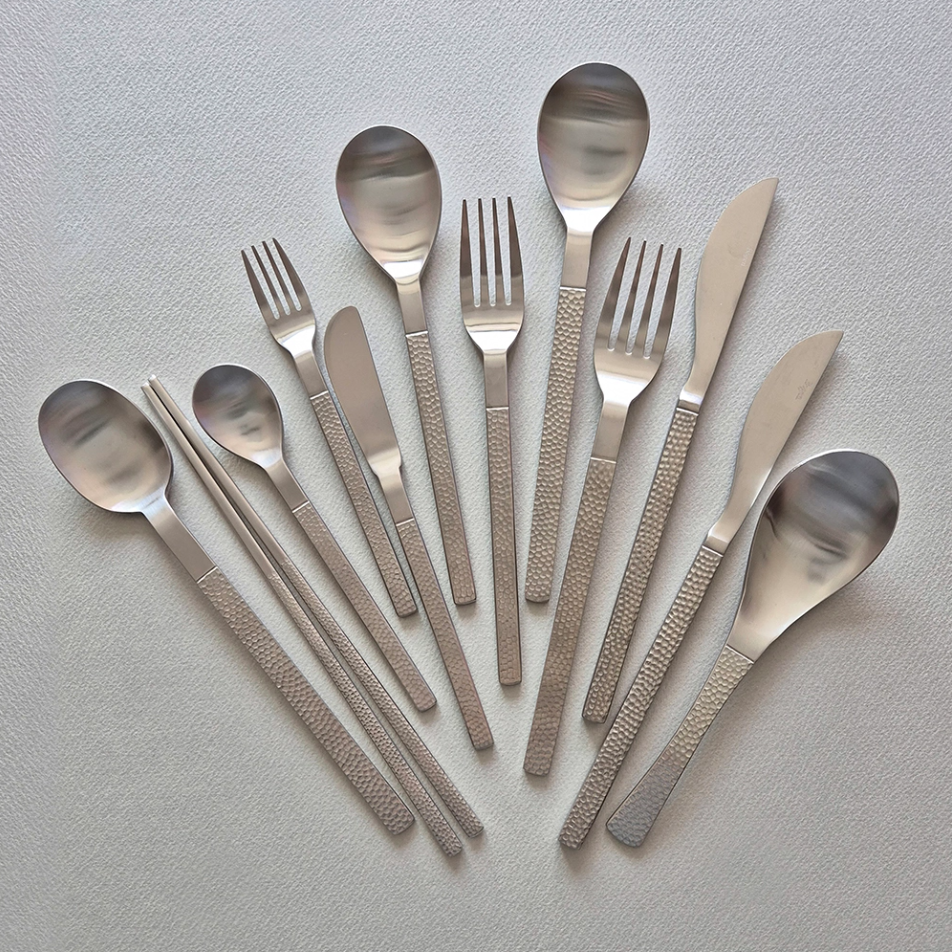 Bogen Hammerstone Satin Flatware