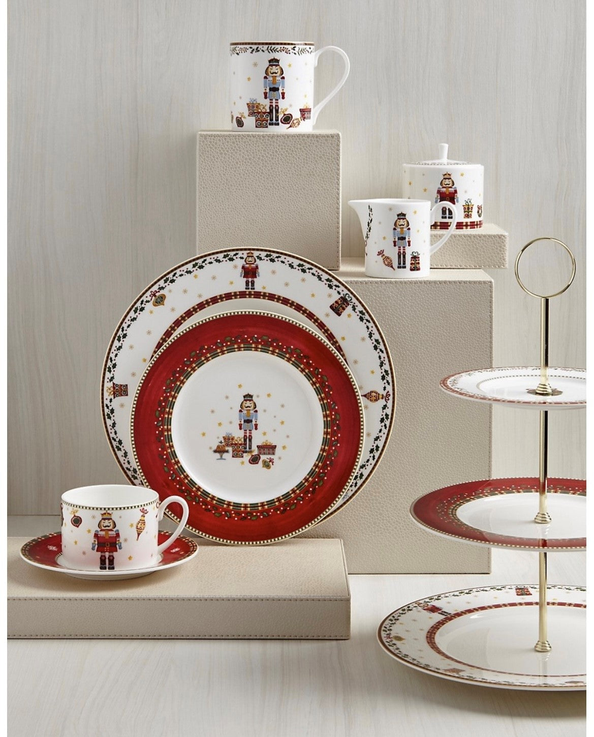 [Prouna] Nutcracker Salad/Dessert Plate