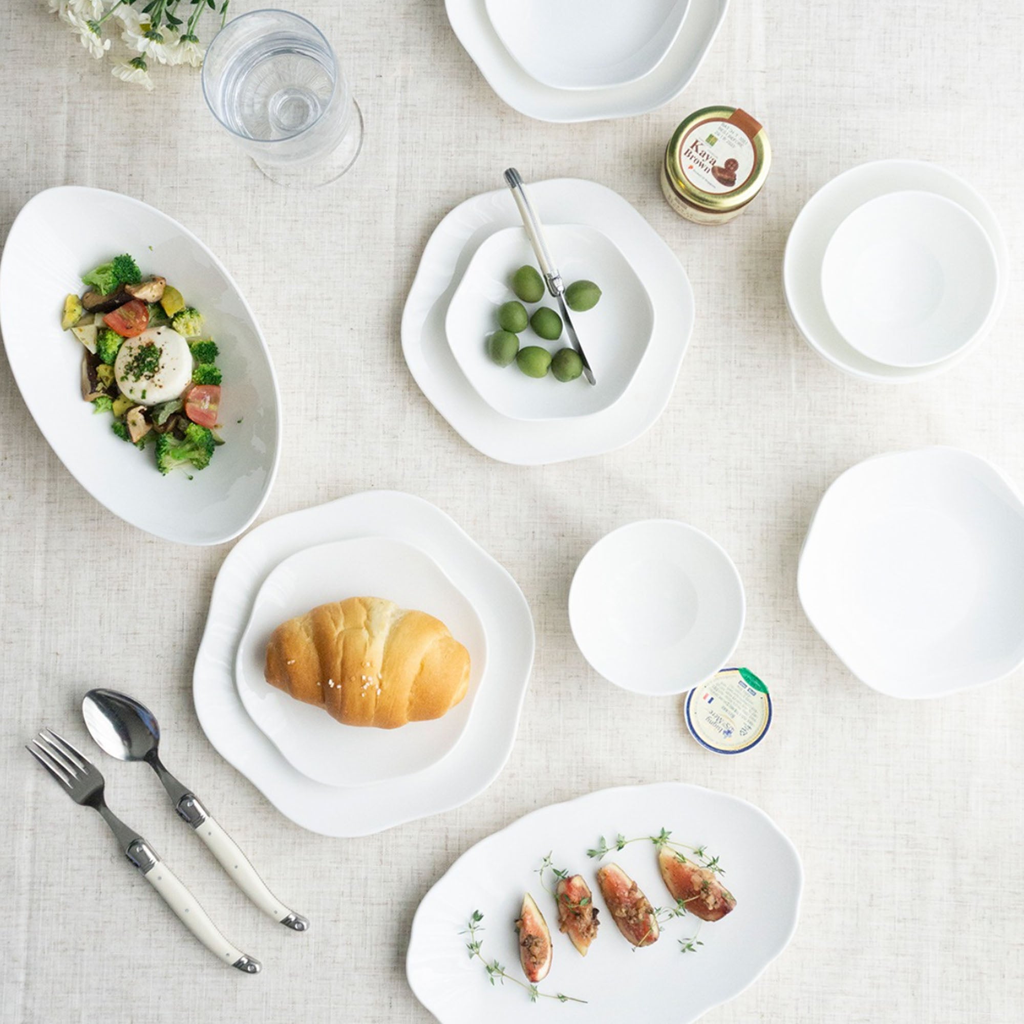 Daon 22-Piece Dinnerware Set