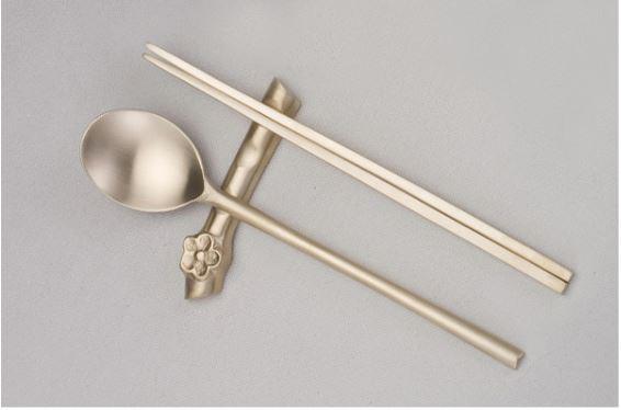 Napcheong-Yugi] Spoon and Chopsticks Set – Hankook Chinaware USA